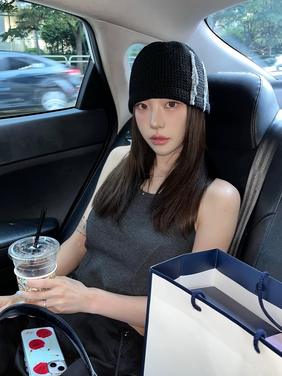 Photo by 소윤🐬 on September 10, 2025. May be an image of 1 person, hair, hat, beret and text.