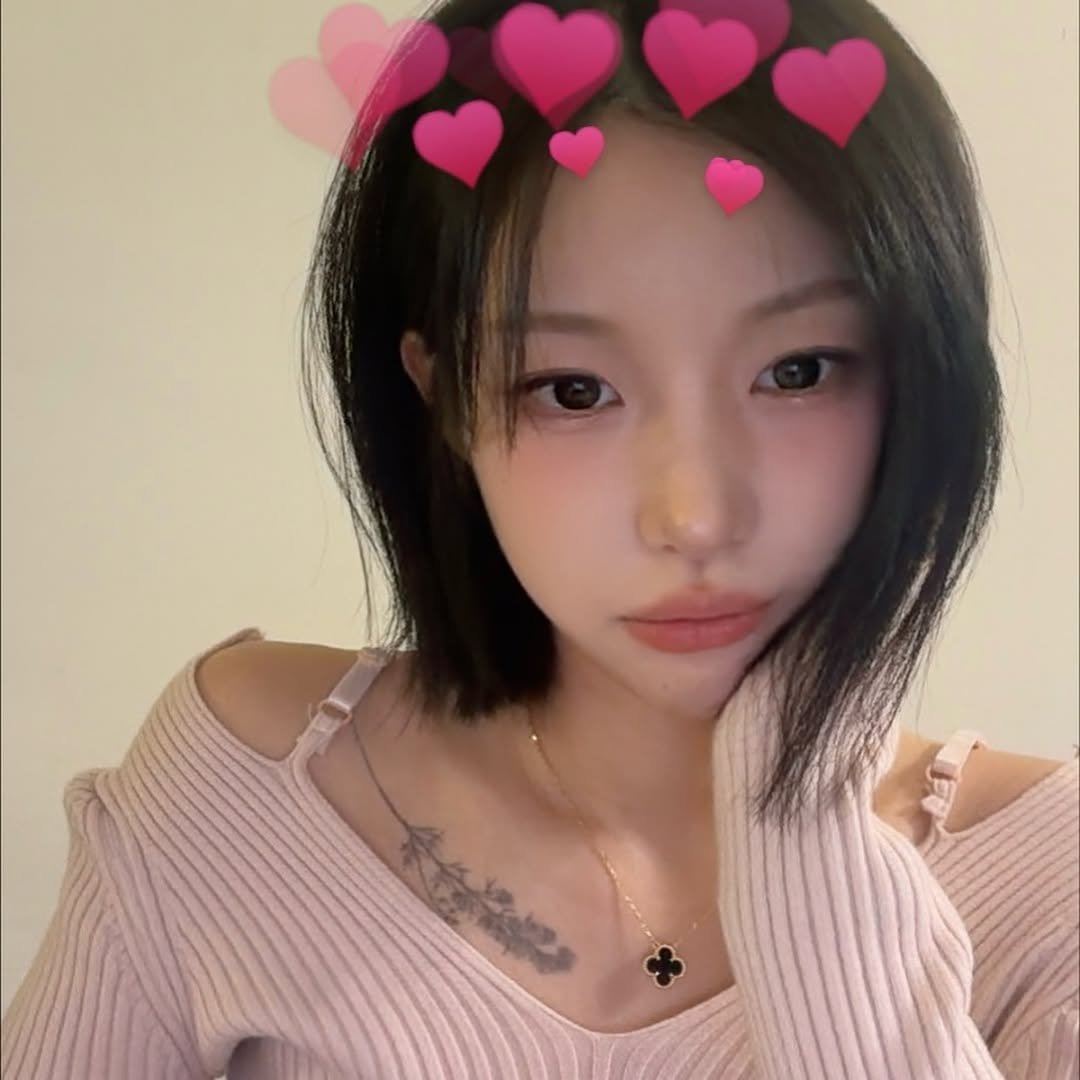 Photo by 소윤🐬 on November 05, 2025. May be a selfie of one or more people, makeup, hair, heart and text.