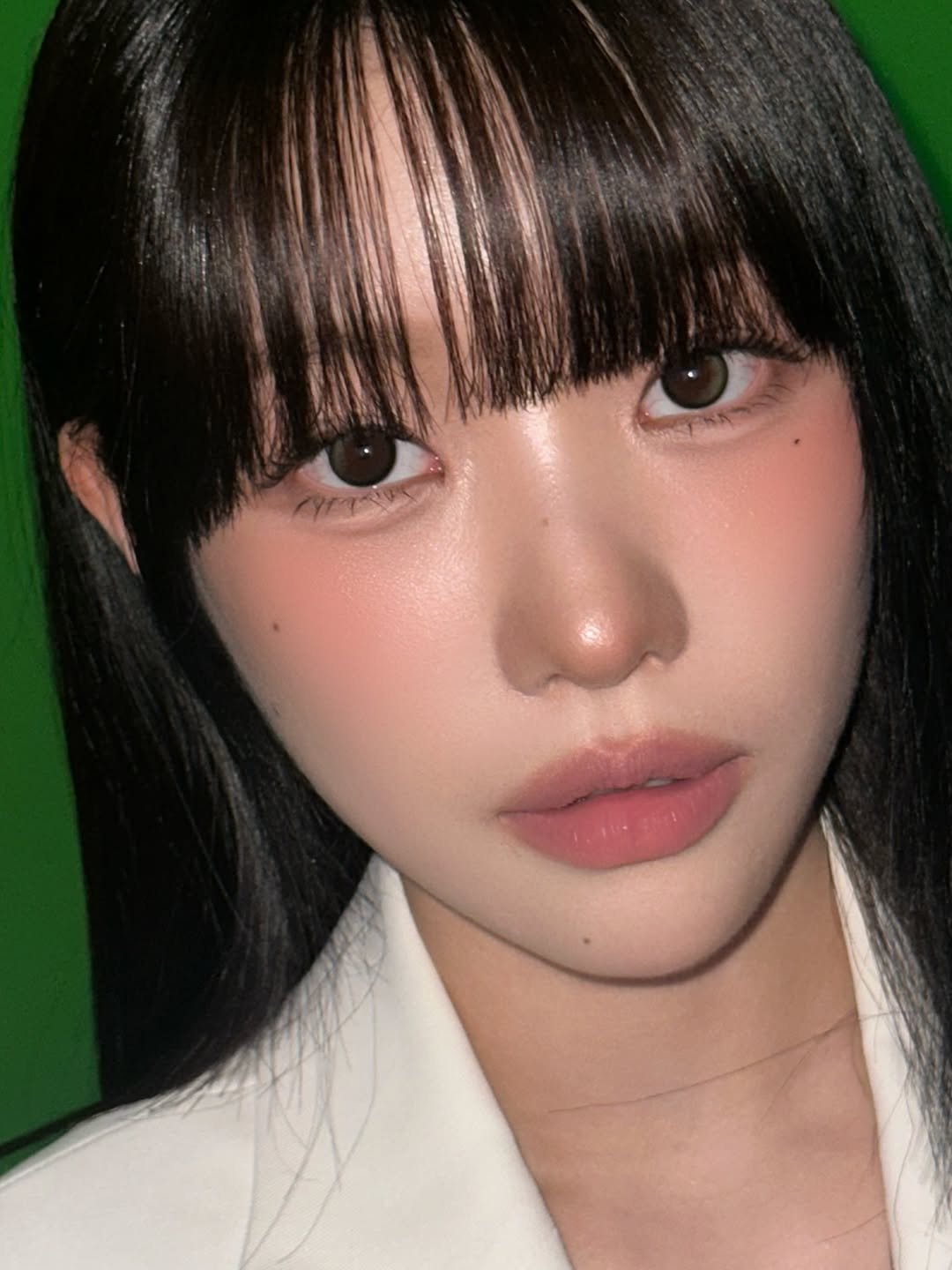 Photo shared by 소윤🐬 on January 31, 2026 tagging @h_umji, and @jangyuunjung. May be a closeup of one or more people, bangs, makeup and text.