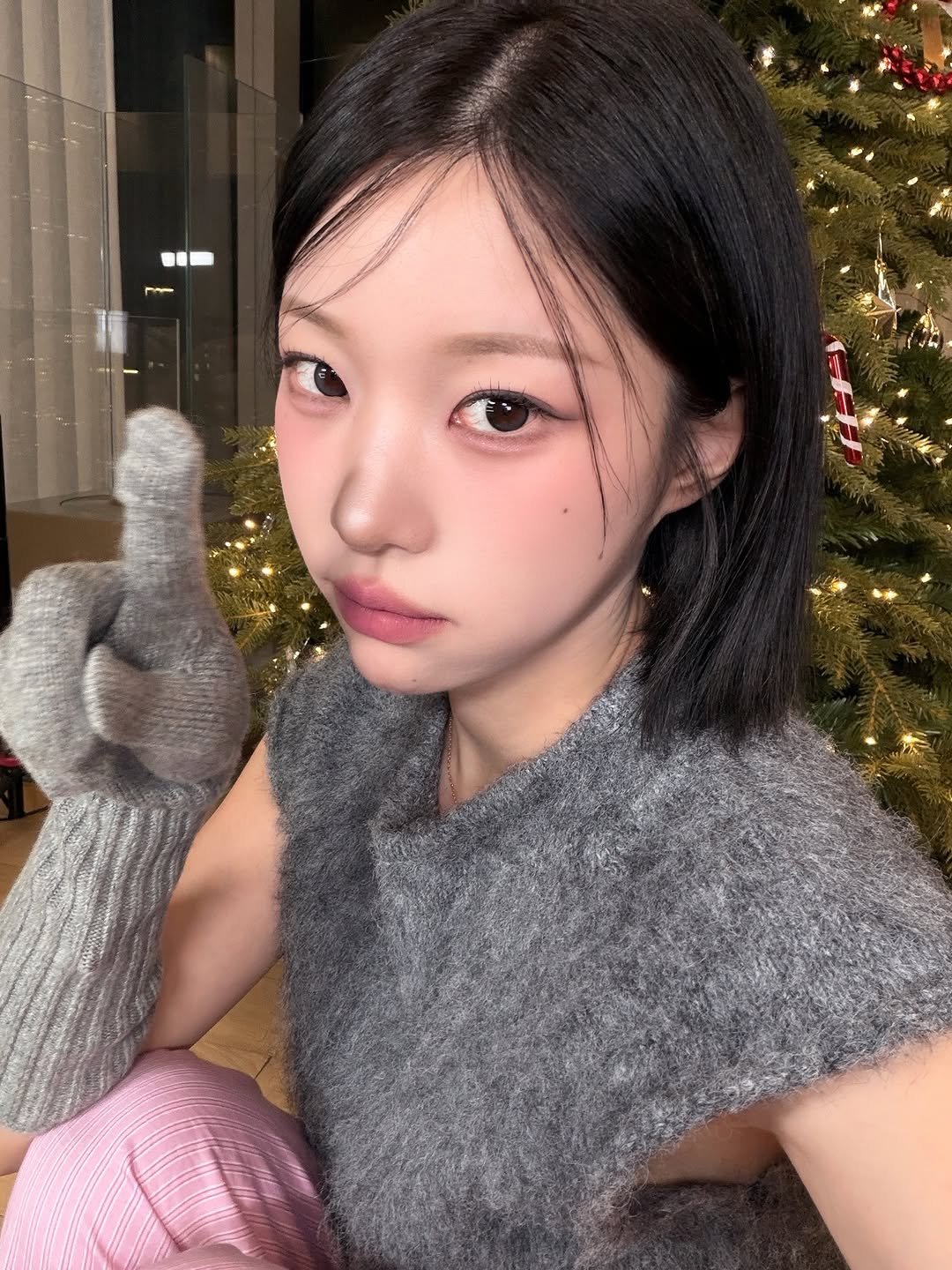 Photo by 소윤🐬 on December 11, 2025. May be an image of one or more people, hair and text.