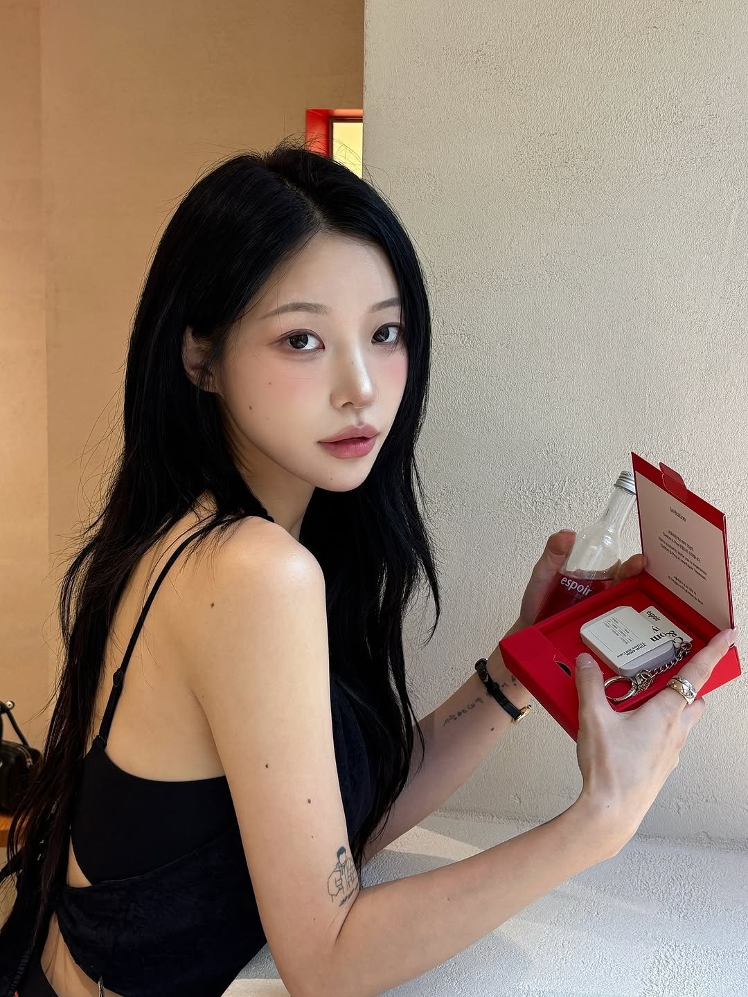 Photo shared by 소윤🐬 on September 19, 2025 tagging @espoir_makeup. May be an image of 1 person, hair, makeup, phone and text.