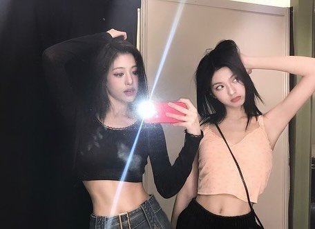 Photo shared by CHIQUITA 치키타 BABYMONSTER on November 13, 2025 tagging @chiquita_babymontser, and @ahyeon.offcial. May be a selfie of one or more people, hair, top, mirror and text.