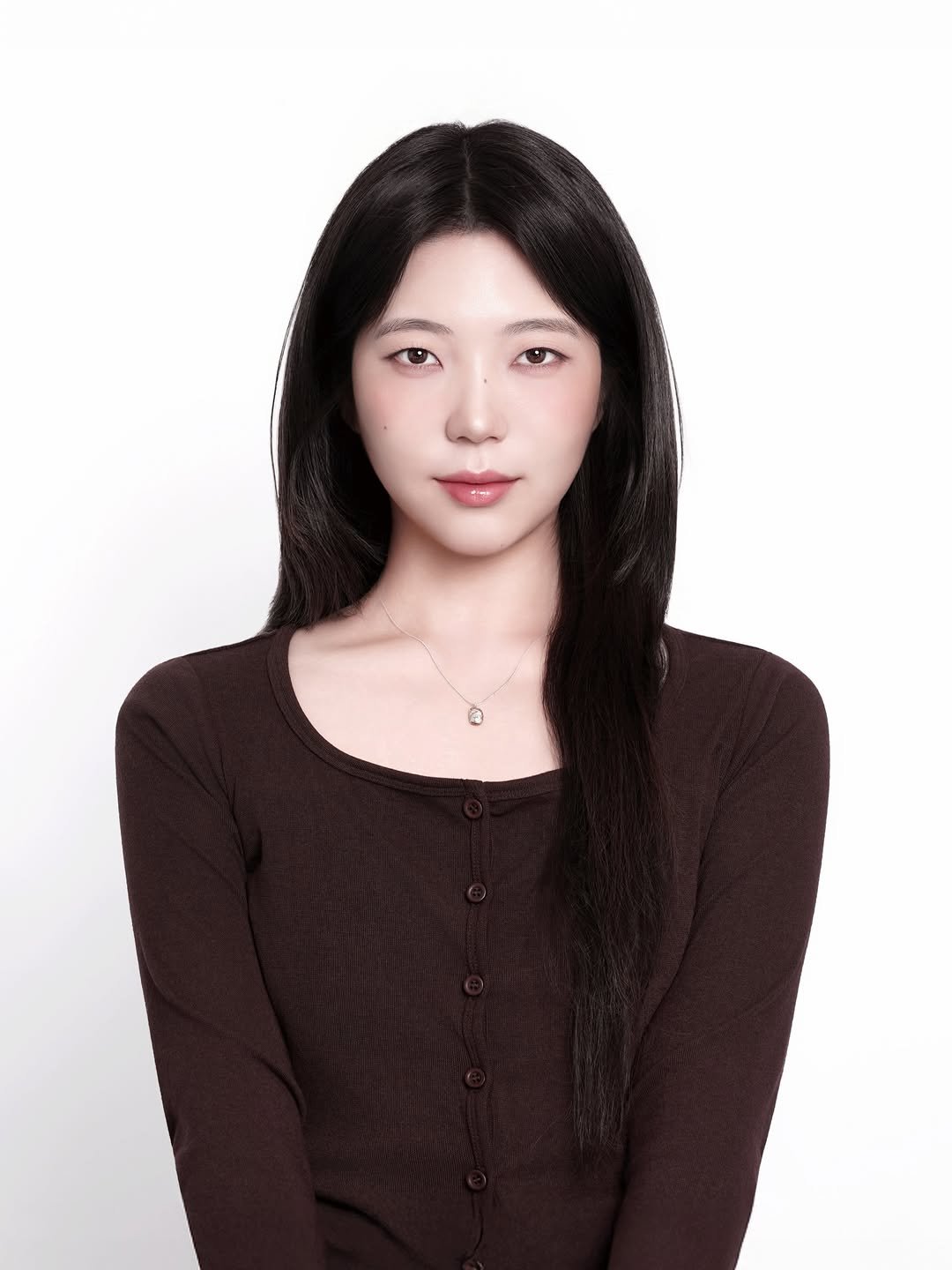 Photo by AI 디자이너 아인 | AI 활용법과 UXUI디자인 꿀팁을 공유해요 on December 09, 2025. May be an image of one or more people, braids, makeup, top, turtleneck and text.