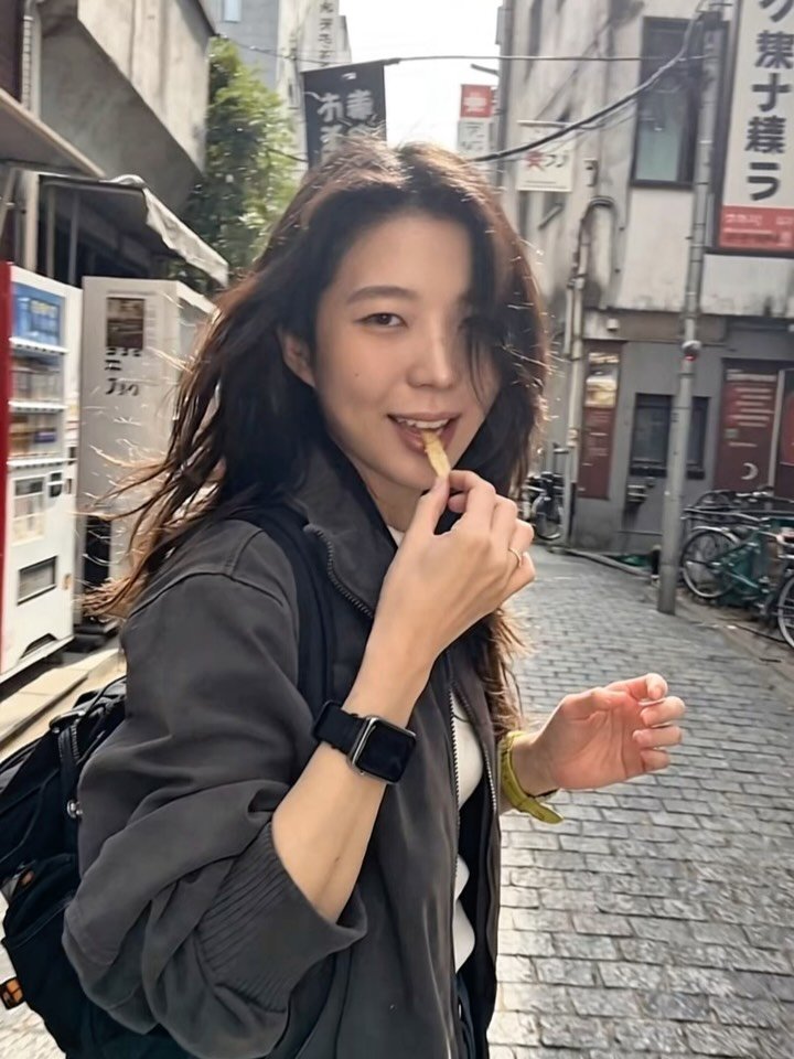 ai_design_ain 게시물 이미지: 여행은 맥도날드지🍔

📌사용툴: 힉스필드 소울, 인페인트, 클링

⬇️자연스러운...