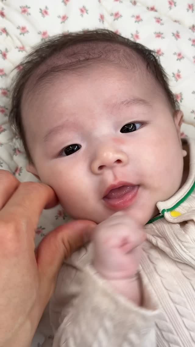 aiden_papa_ 게시물 이미지: 아빠가 푱푱한 뒤통수 물려줘서 미안🥲
D+82

#뱀띠아기 #매끈매끈하다