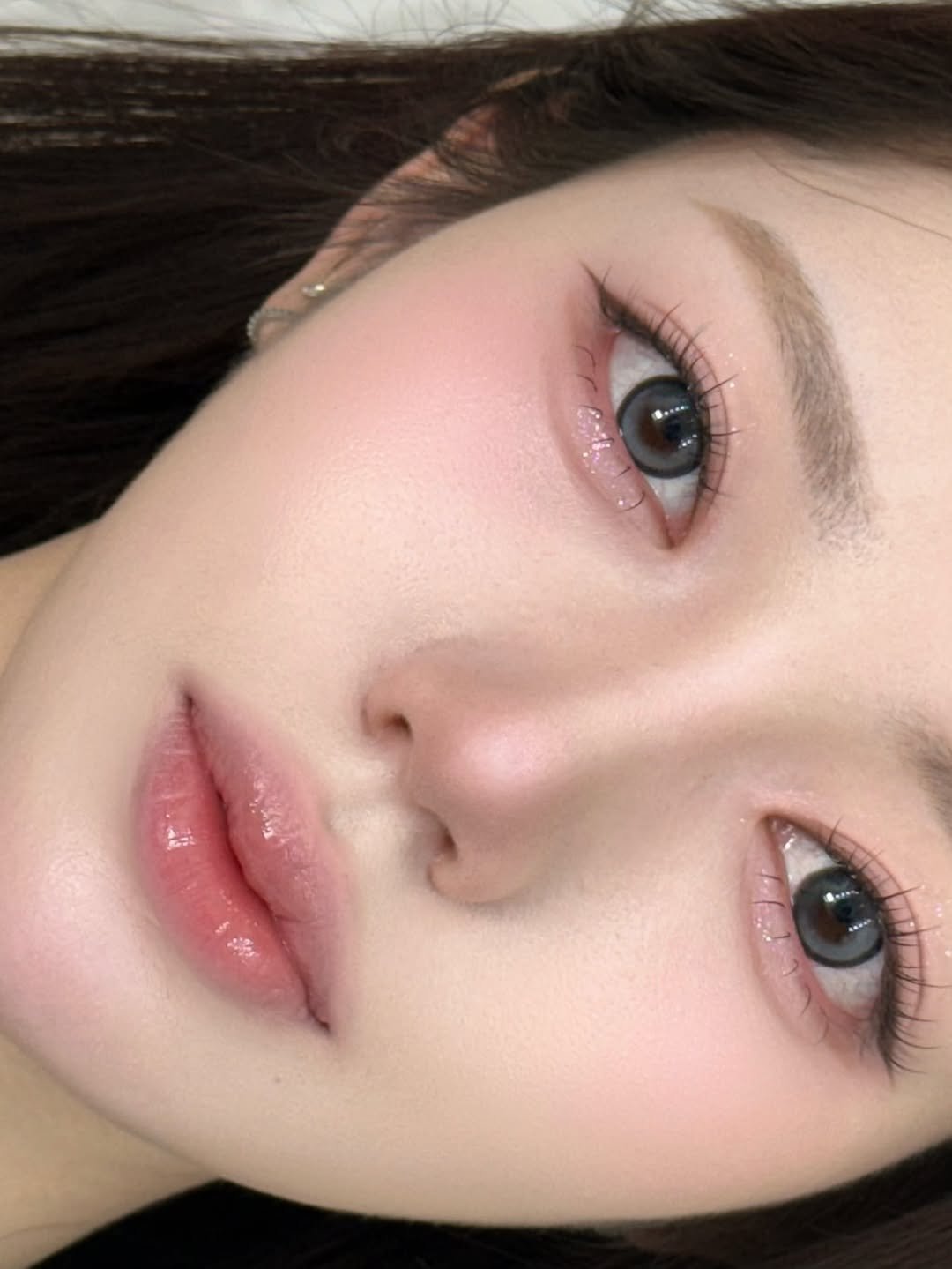 Photo shared by 에마블 지은원장 | 강남 메이크업/선릉메이크업 on November 17, 2025 tagging @3ce_official, @herabeauty_official, @michaachannel, @peripera_official, and @hince_official. May be a closeup of one or more people, eyeliner, makeup, lipstick and text.