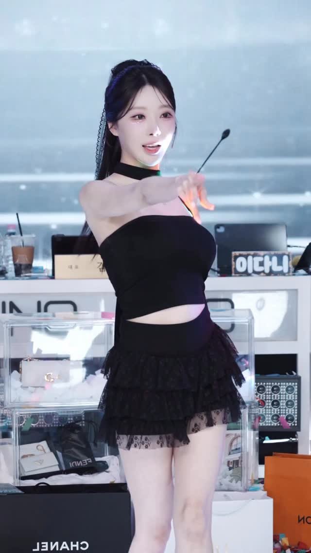 aimable_jooji 게시물 이미지: 우리다니 스토리터지길래 요것두💗

코딱지만한 얼굴에 이목구비 제대로살려주기
진짜...