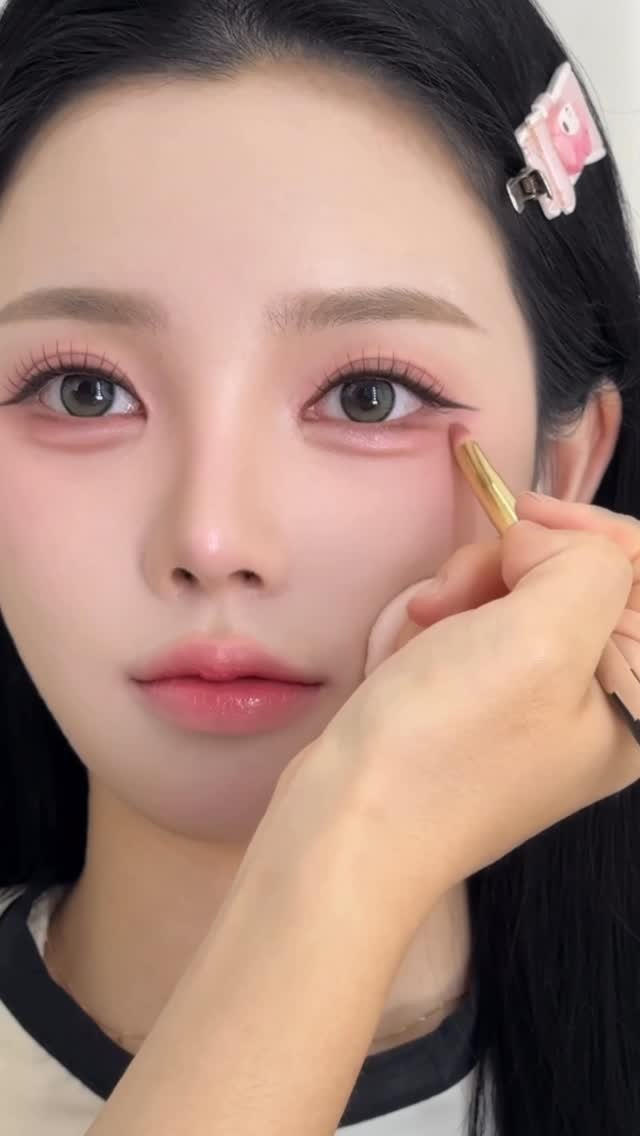 aimable_jooji 게시물 이미지: 필터아니고 메이크업이에요🤍

메이크업하고 고객님들이 꼭
필터씌운얼굴같아요...
