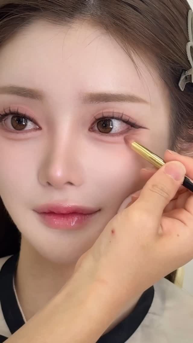 aimable_jooji 게시물 이미지: 오랜만에 채채메이크업

진짜 김채채 사랑스러움 @dreamch77 
내 메이크업을...