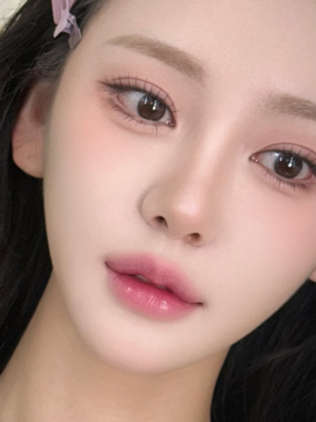 Photo shared by 에마블 지은원장 | 강남 메이크업/선릉메이크업 on April 27, 2025 tagging @3ce_official, @romandyou, and @peripera_official. May be a closeup of 1 person, makeup, lipstick, hair and text.