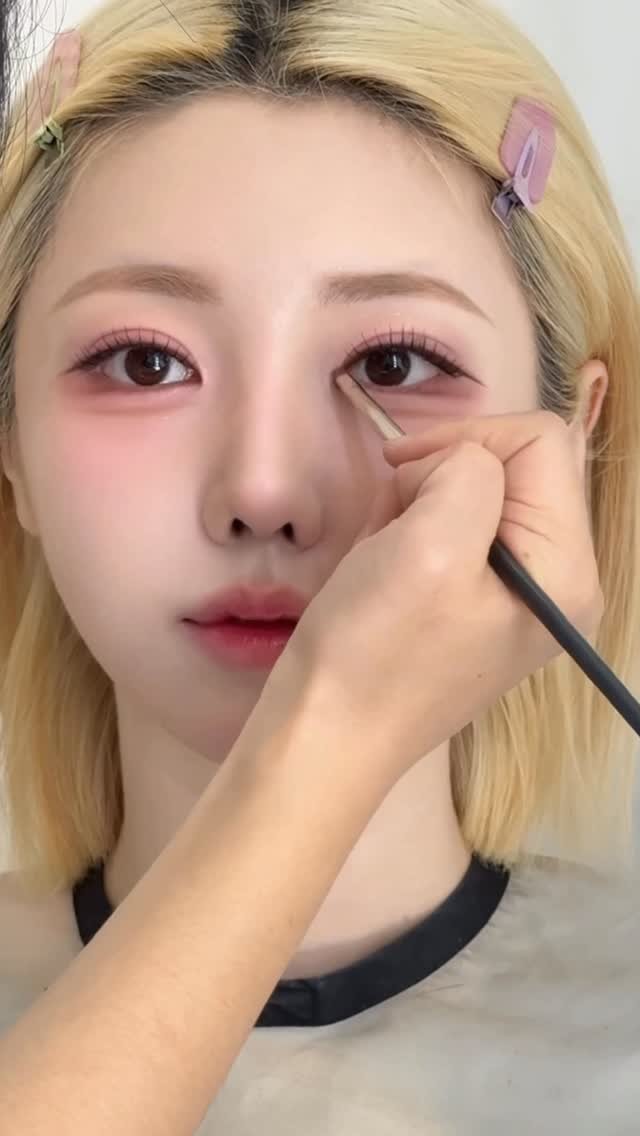 aimable_jooji 게시물 이미지: 탈색모에 핑크는 분위기갑

우리 희수님 아가아가해증말💗

실물은 휘얼씬 예쁜게...