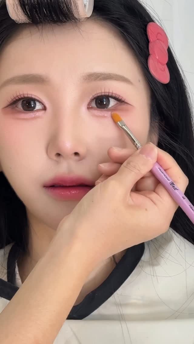 aimable_jooji 게시물 이미지: 핑크좋아하는사람 손🙌🏻

이 메이크업 다들 너무 죠아행

사진찍으면 더...