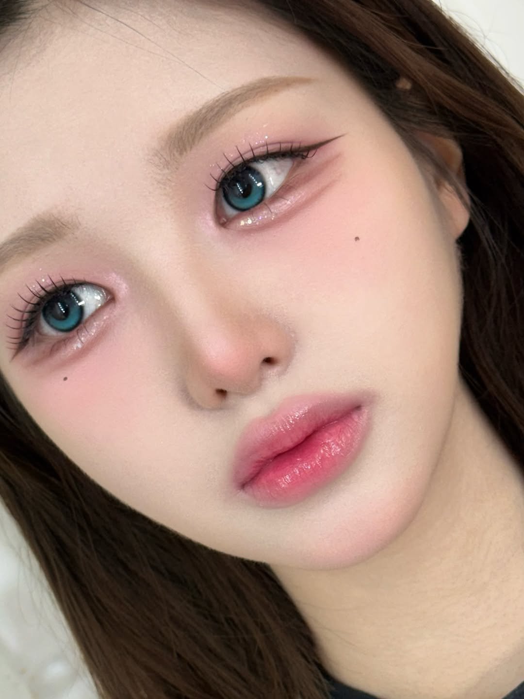 Photo shared by 에마블 지은원장 | 강남 메이크업/선릉메이크업 on January 27, 2026 tagging @toocoolforschool_official, @romandyou, @peripera_official, @merzy_official, and @dasique_official. May be a closeup of one or more people, eyeliner, makeup and text.