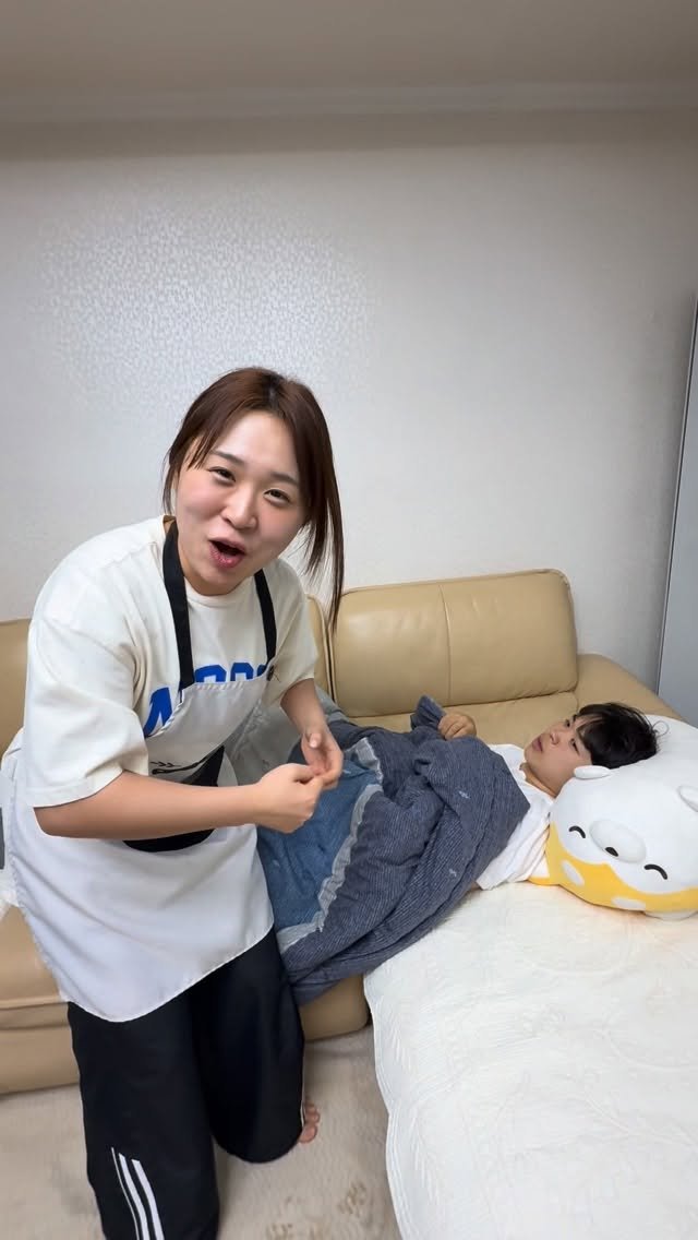 ainbag9_ 게시물 이미지: 아이구. 저런.ㅜ 더블체크해서 잘 놀아주겠습니다 어머니~~
#남매 #일상 #동생