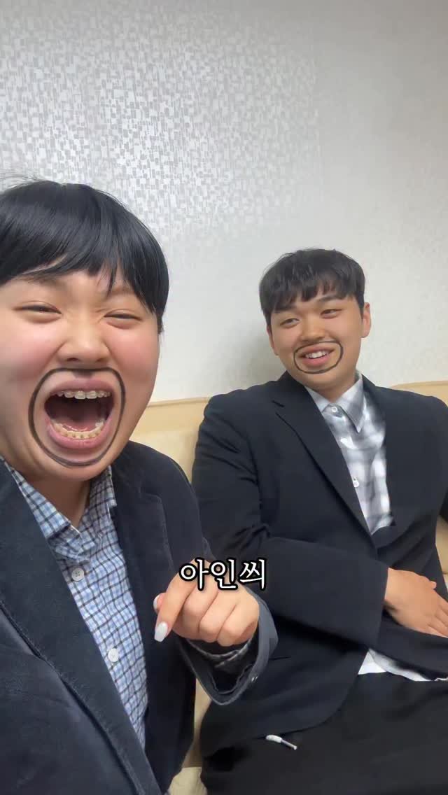 ainbag9_ 게시물 이미지: #광고 결국 모지리로 스며든 동생..⭐️
#스텔라떡볶이 #남매 #동생