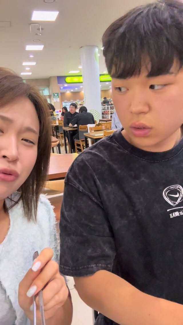 ainbag9_ 게시물 이미지: 아인아 니~~꺼라는 건 없어#남매 #일상 #가정의달5월