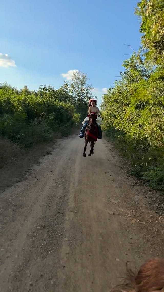 aine_boahancock 게시물 이미지: #cowgirl 🤠 #merrychristmas 🎄🐎(สายซิ่ง...