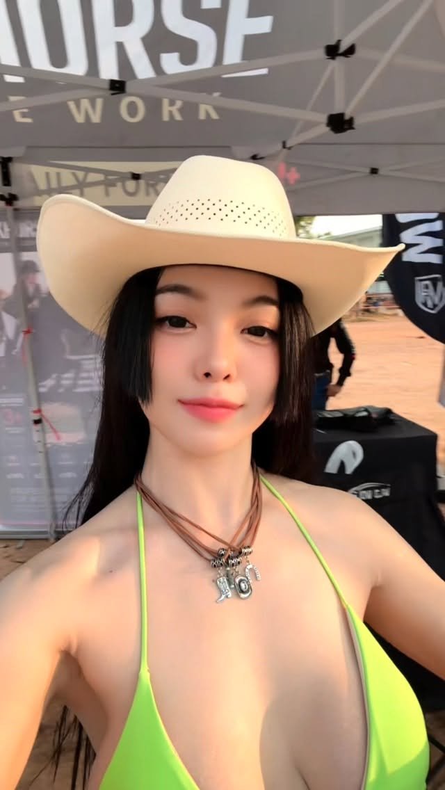 aine_boahancock 게시물 이미지: 🤠🌊จัดกีฬาแข่งม้าริมทะเลบ่อยๆนะคะ😅
ไอเนะ...