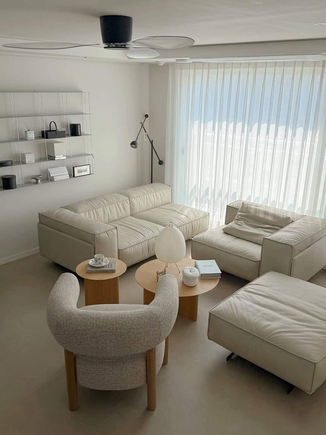 Photo shared by 에어블로우 airblow on April 09, 2026 tagging @airblow_official. May be an image of sofa, chaise lounge, armchair, living room, indoors and text.