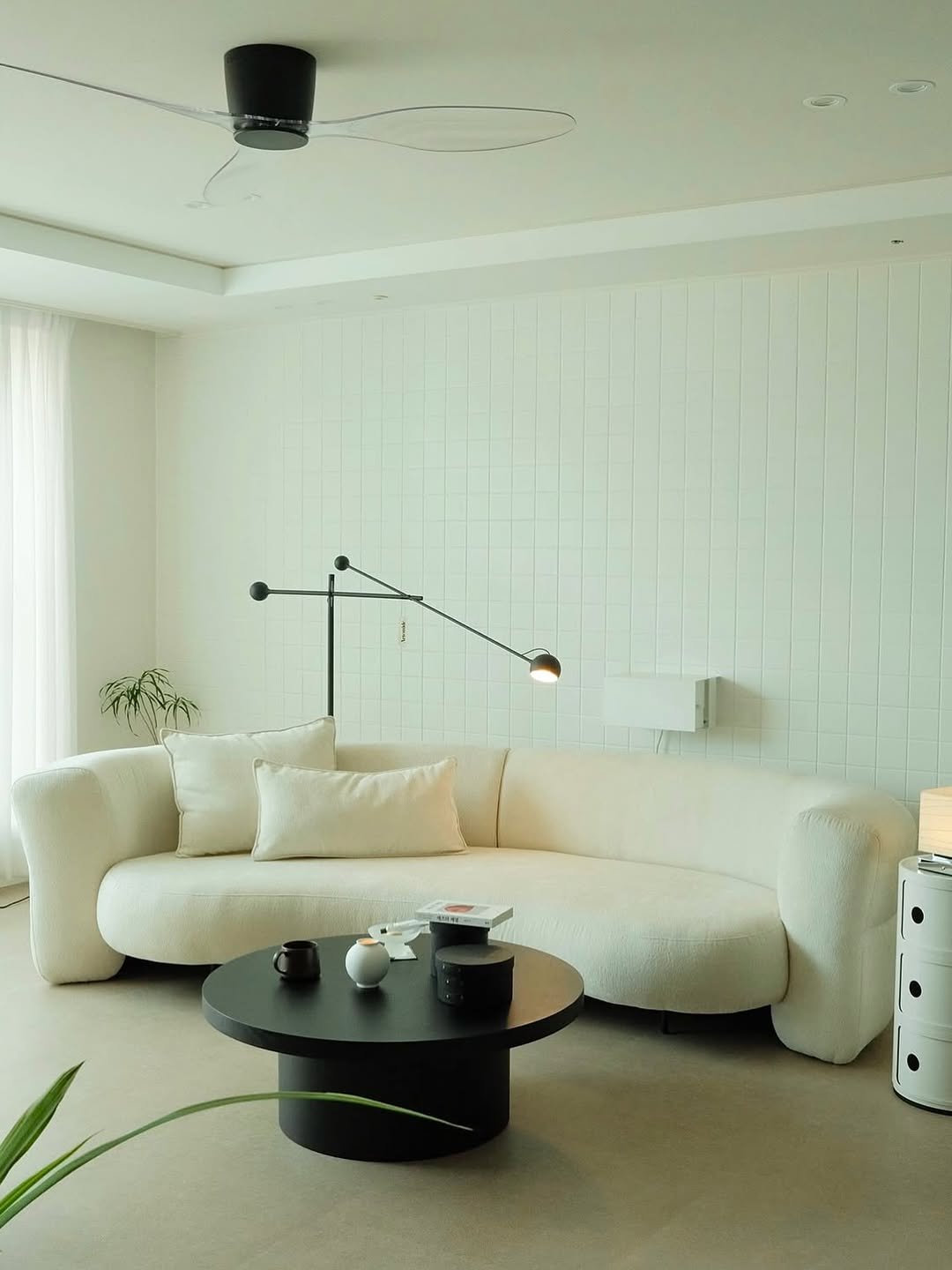 Photo shared by 에어블로우 on July 16, 2025 tagging @airblow_official. May be an image of lighting, sofa, lamp, chaise lounge, armchair, living room, indoors and text.