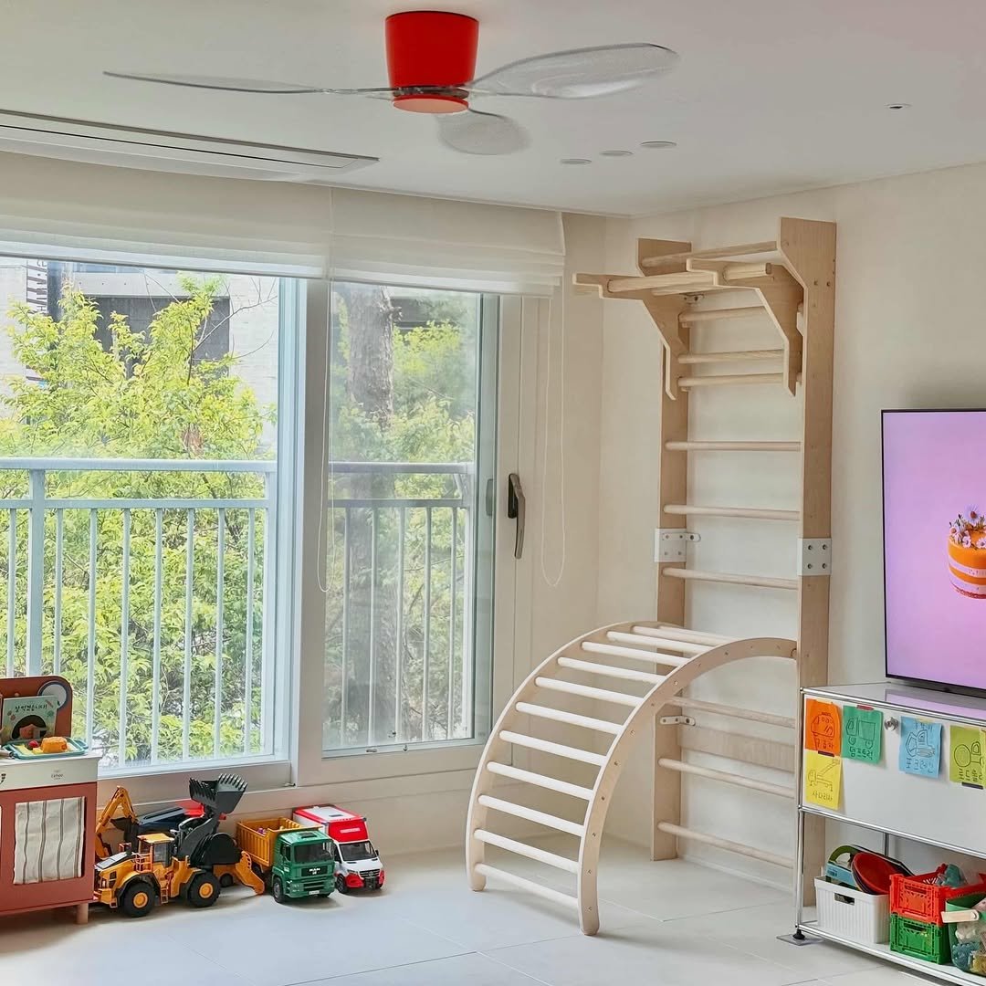 Photo shared by 에어블로우 airblow on April 21, 2026 tagging @airblow_official. May be an image of childrens toy, rack, bunk bed, indoors, sliding door and text.