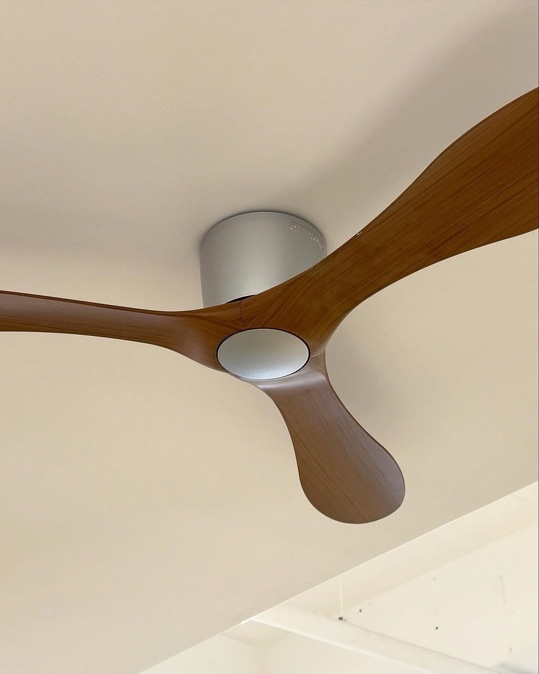 Photo shared by 에어블로우 on October 29, 2025 tagging @airblow_official. May be an image of propeller and text.