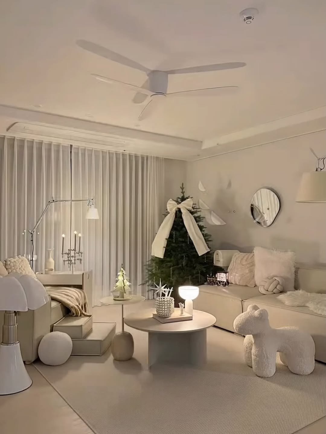 Photo shared by 에어블로우 on November 04, 2025 tagging @airblow_official. May be an image of lighting, bed, chaise lounge, mattress, indoors, bedroom, living room and text.