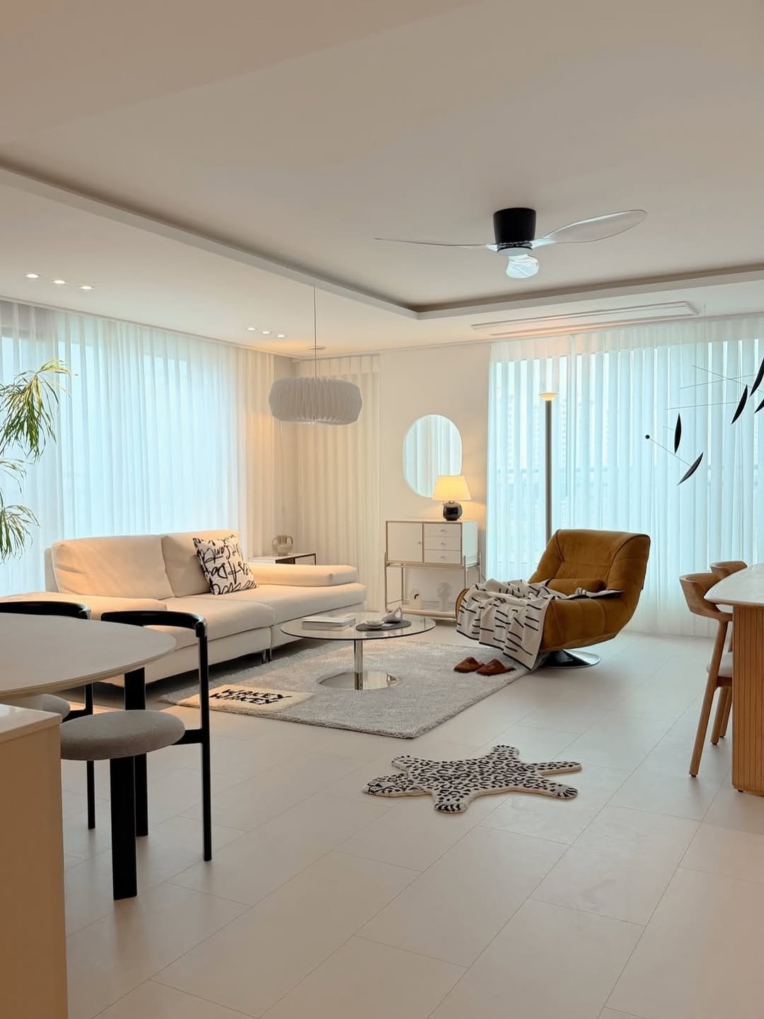 Photo shared by 에어블로우 airblow on April 06, 2026 tagging @airblow_official. May be an image of lighting, sofa, armchair, chaise lounge, living room, indoors and text.