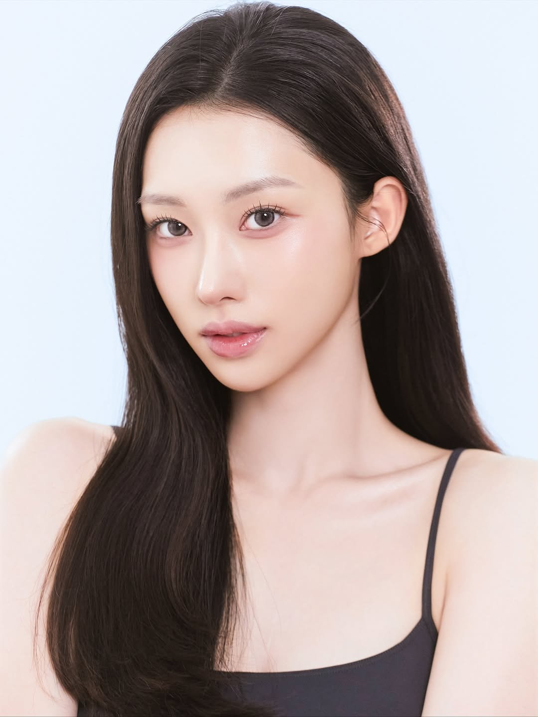 Photo by 차아정 | ajung on October 30, 2025. May be an image of one or more people, hair, makeup and text.