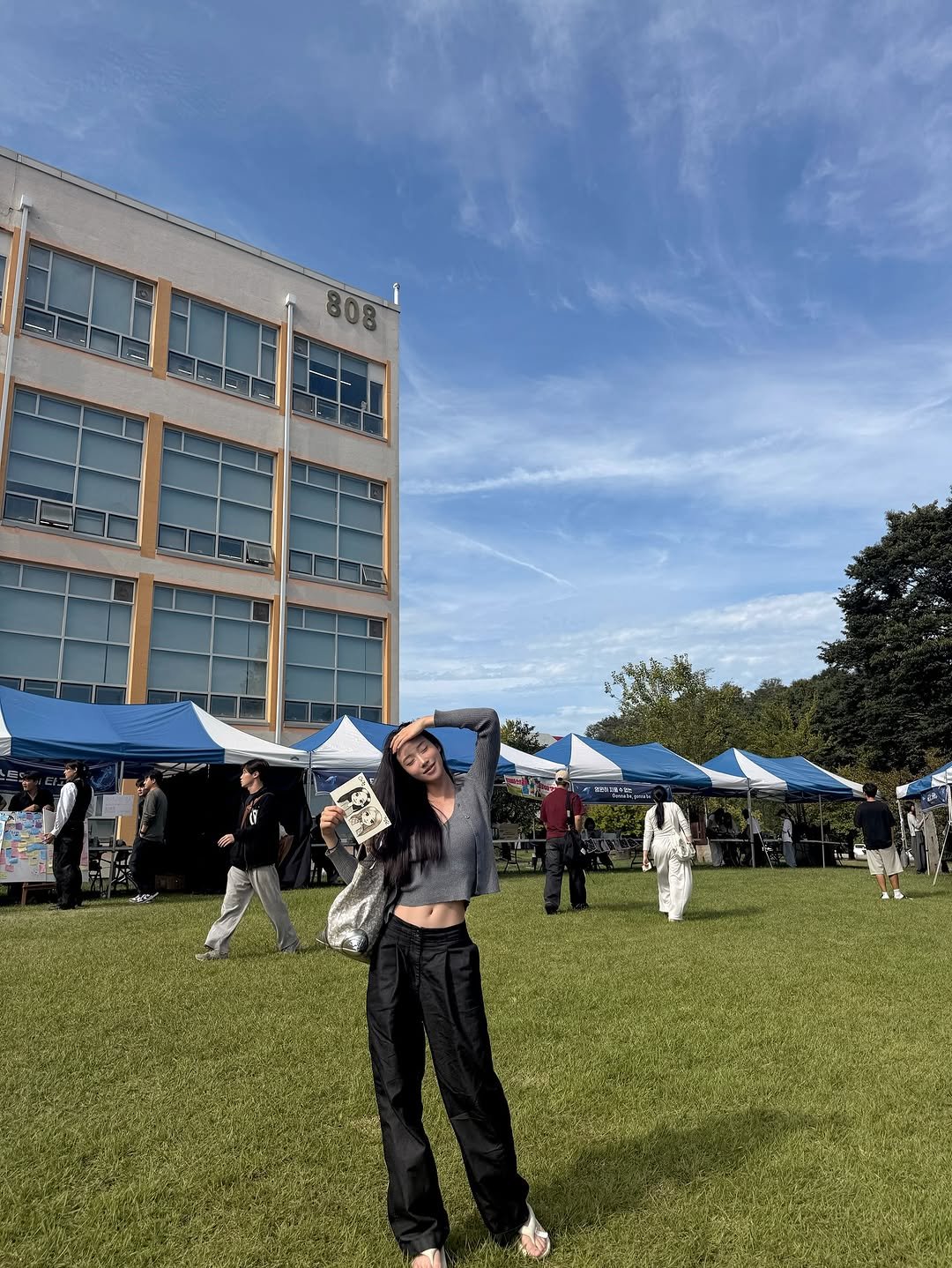 Photo by 차아정 | ajung on September 23, 2025. May be an image of 8 people, parasol, kite, umbrella and text.
