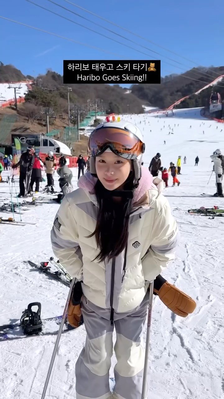 aj_xung 게시물 이미지: 헬멧에 하리보 태우고 스키 타기🧸⛷️