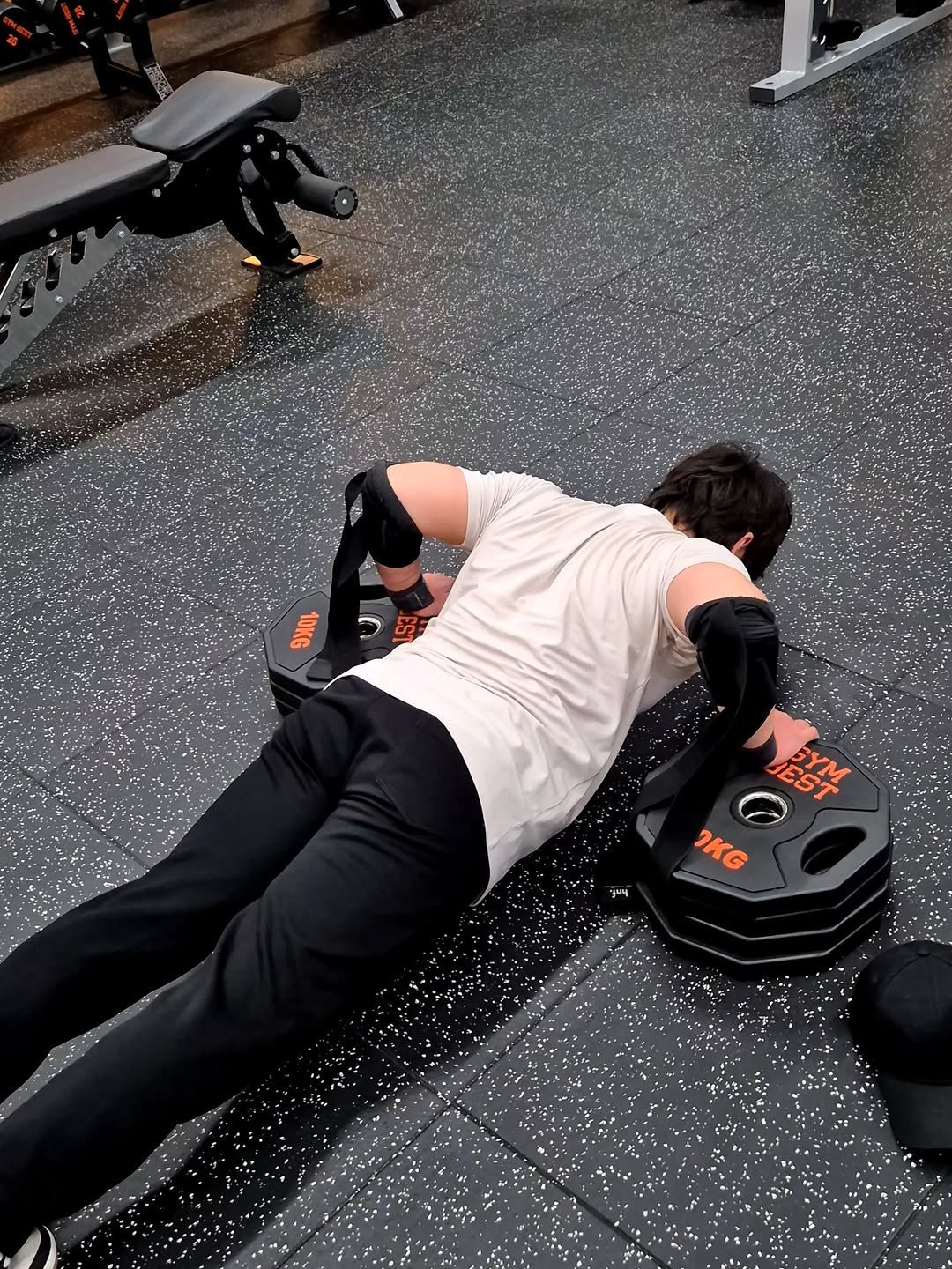 ak_fit_._ 게시물 이미지: 푸쉬업 오랜만에 하니까 조쿠만!