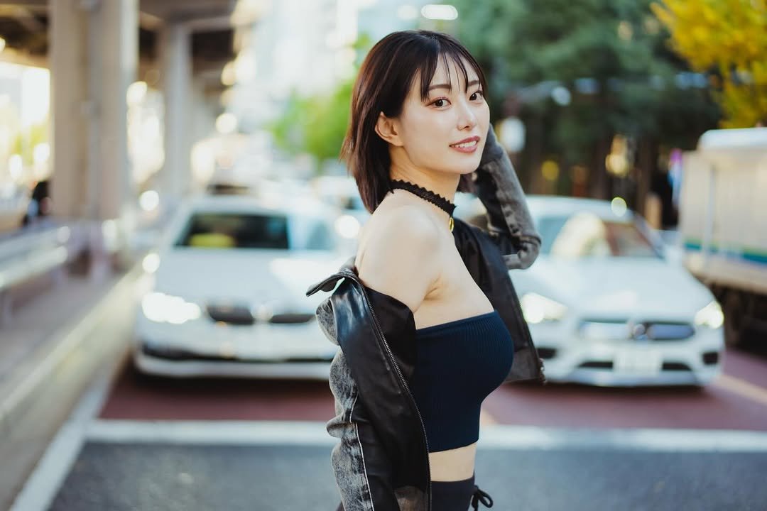 Photo shared by 美谷朱音（元美谷朱里） on December 21, 2025 tagging @manimanium. May be an image of one or more people, hair and street.