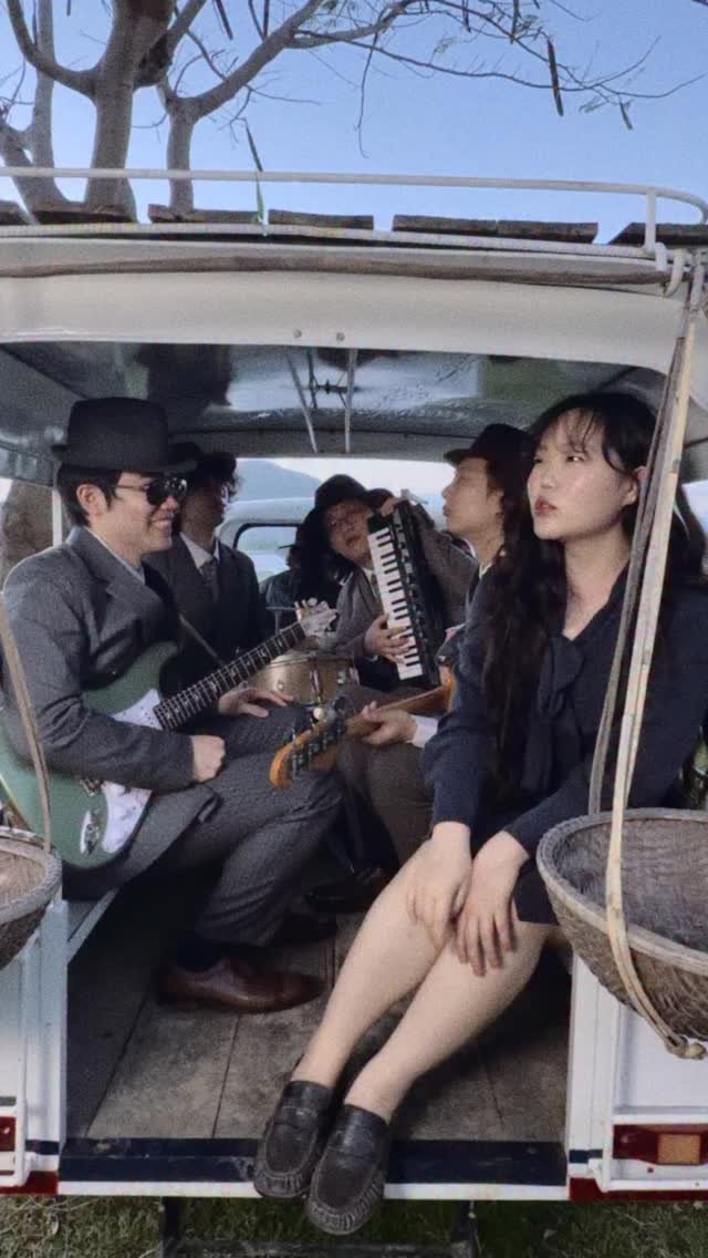 akmuofficial 게시물 이미지: 두 마리의 벌레를 내고 버스를 탔지
아주 멋진 저녁 식사였어!

Paid two...