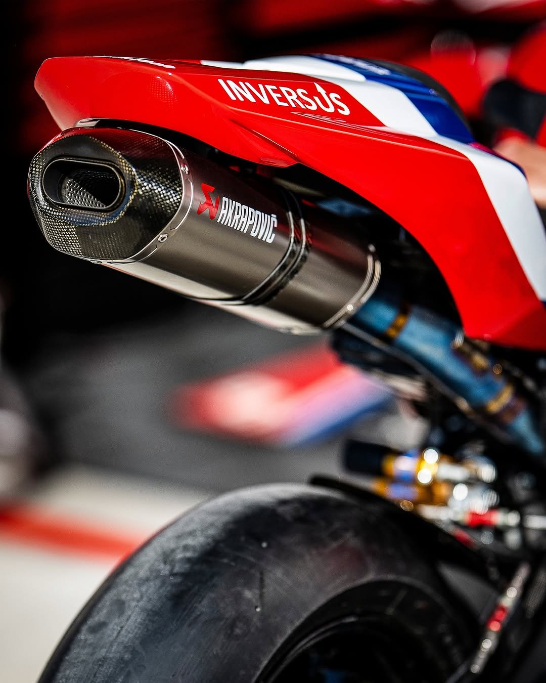 akrapovic 게시물 이미지: Shades of titanium, written in heat, where...