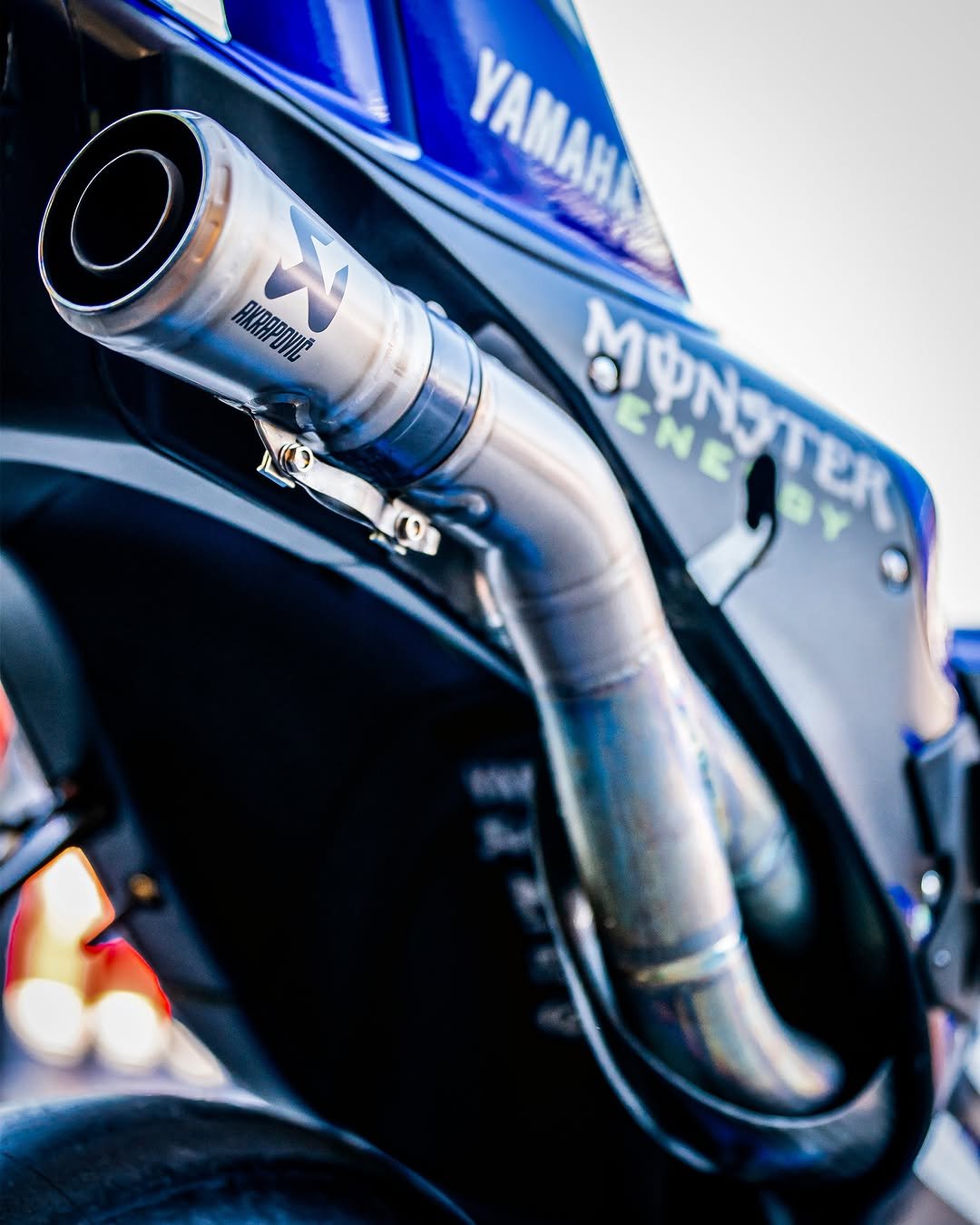akrapovic 게시물 이미지: Just before it bites the track. #MotoGP