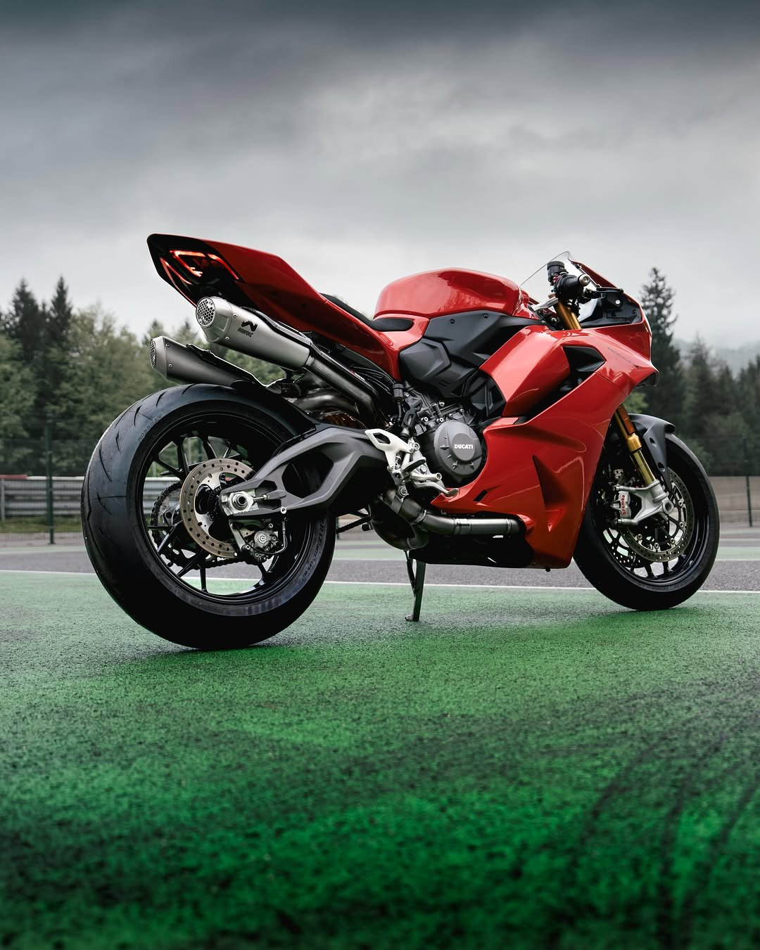 akrapovic 게시물 이미지: Crafted for the circuit, where everything...