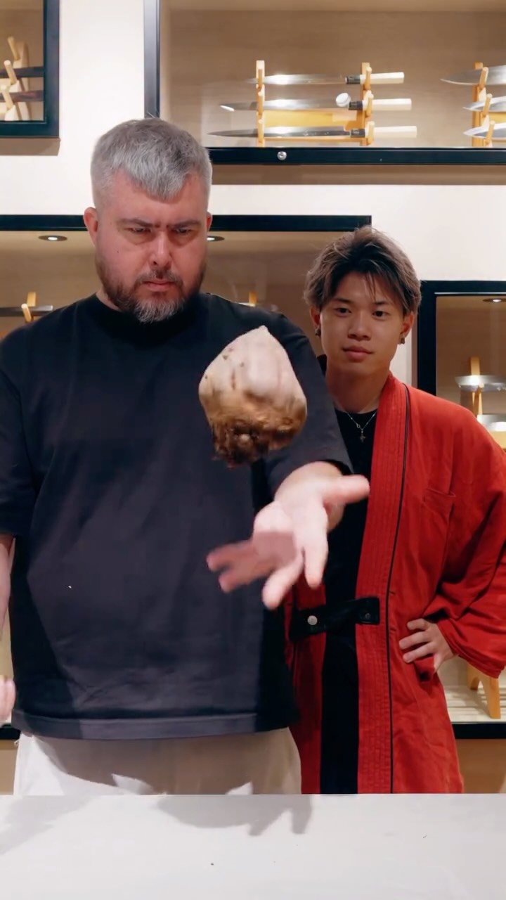 albert_cancook 게시물 이미지: Cut the Giant Beetroot with the sharp...