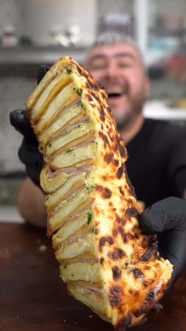 albert_cancook 게시물 이미지: Ham & Cheese Garlic Bread @kingshawaiian