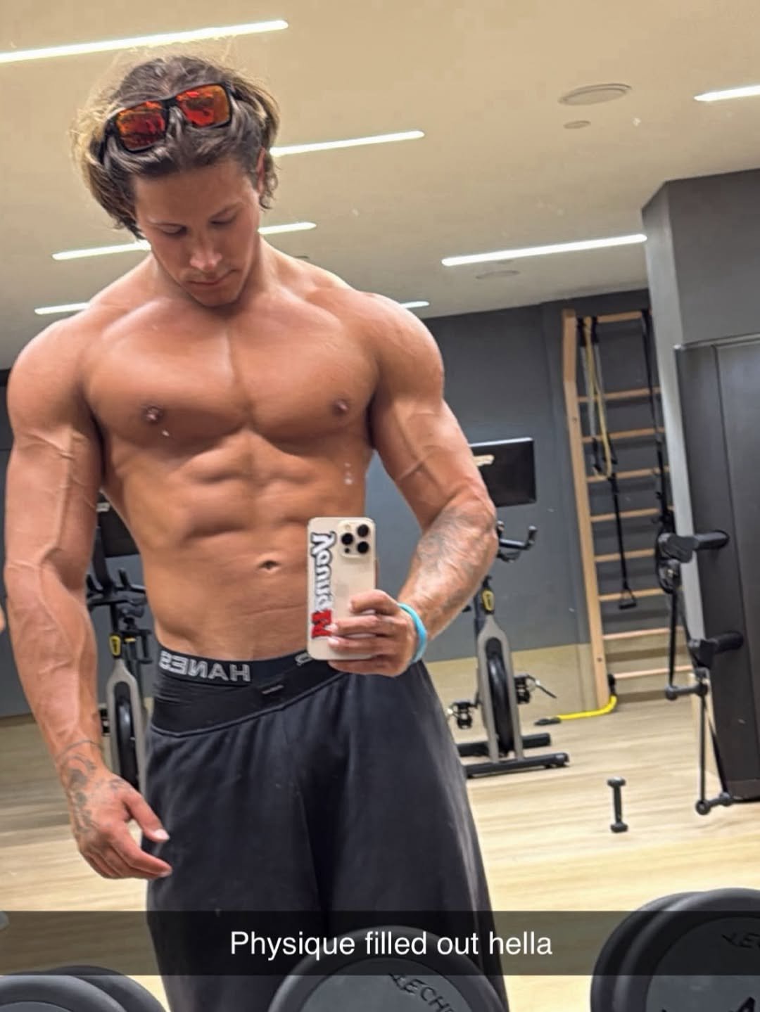 Photo by Alex Eubank on February 22, 2026. May be a selfie of one or more people, biceps, people bodybuilding and text that says 'Aong ทอกนล B3ИAH I Physique filled out Physiquefiledouthella hella'.