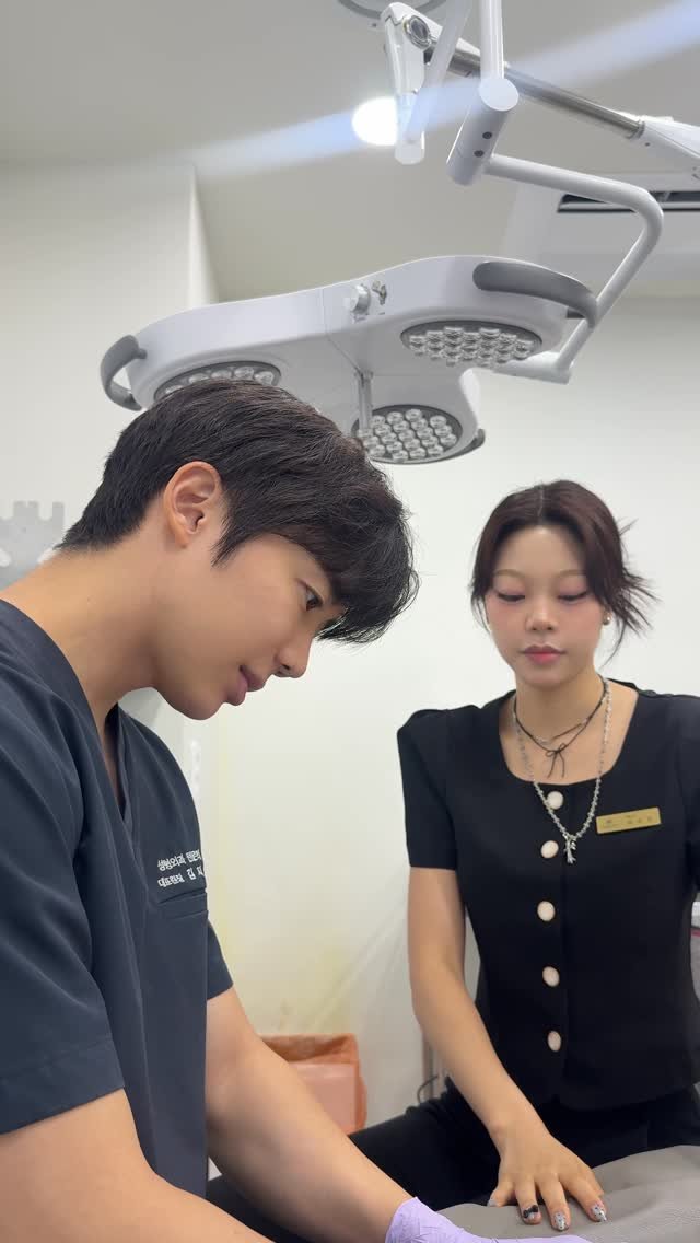 alex_jh55 게시물 이미지: 😬😬😬
.
#성형외과김지훈 #바바성형외과 #바바클리닉 
#bavaclinic