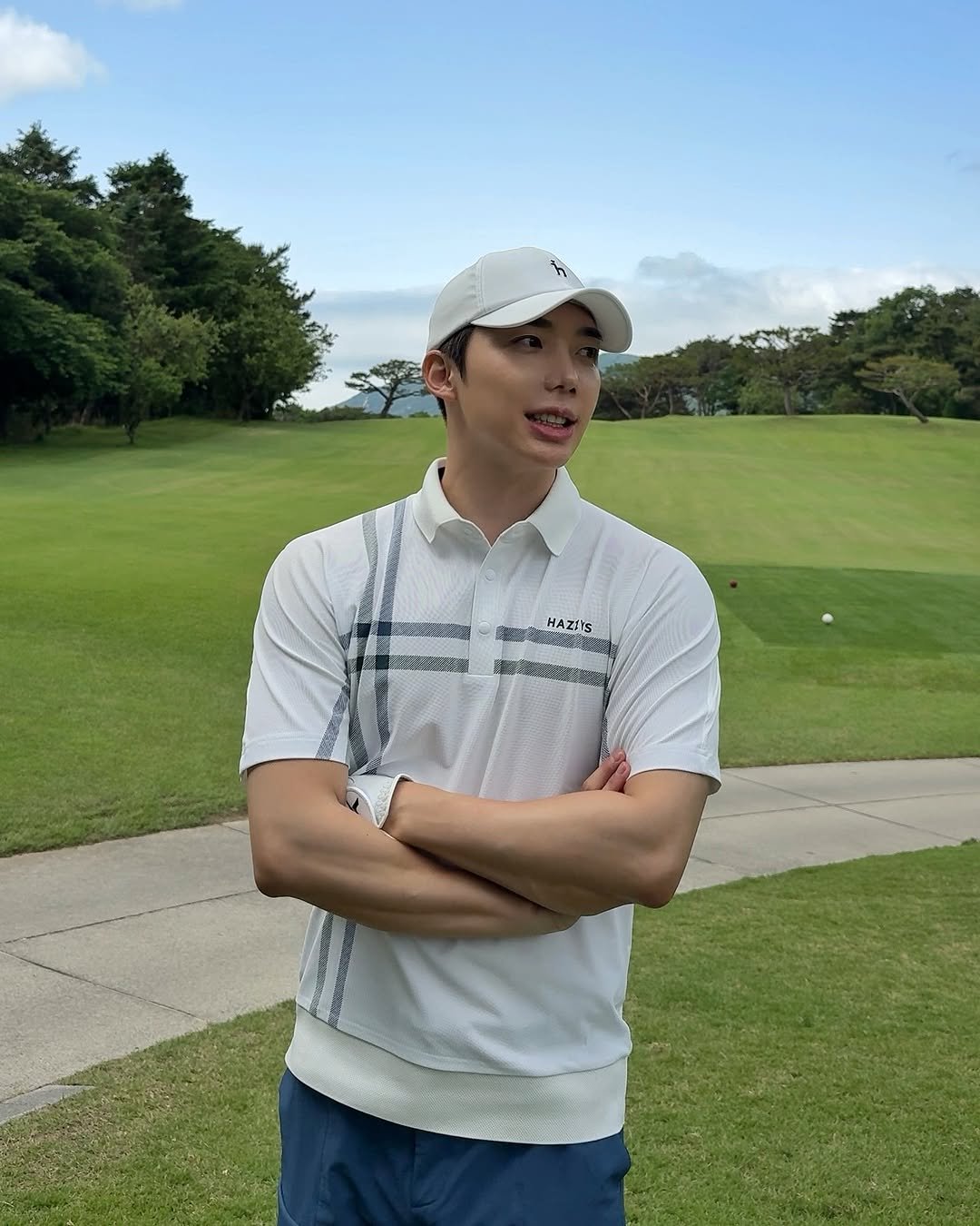 Photo shared by Jihoon Kim on May 25, 2025 tagging @hazzysgolf.korea. May be an image of golf, golf club and golf course.