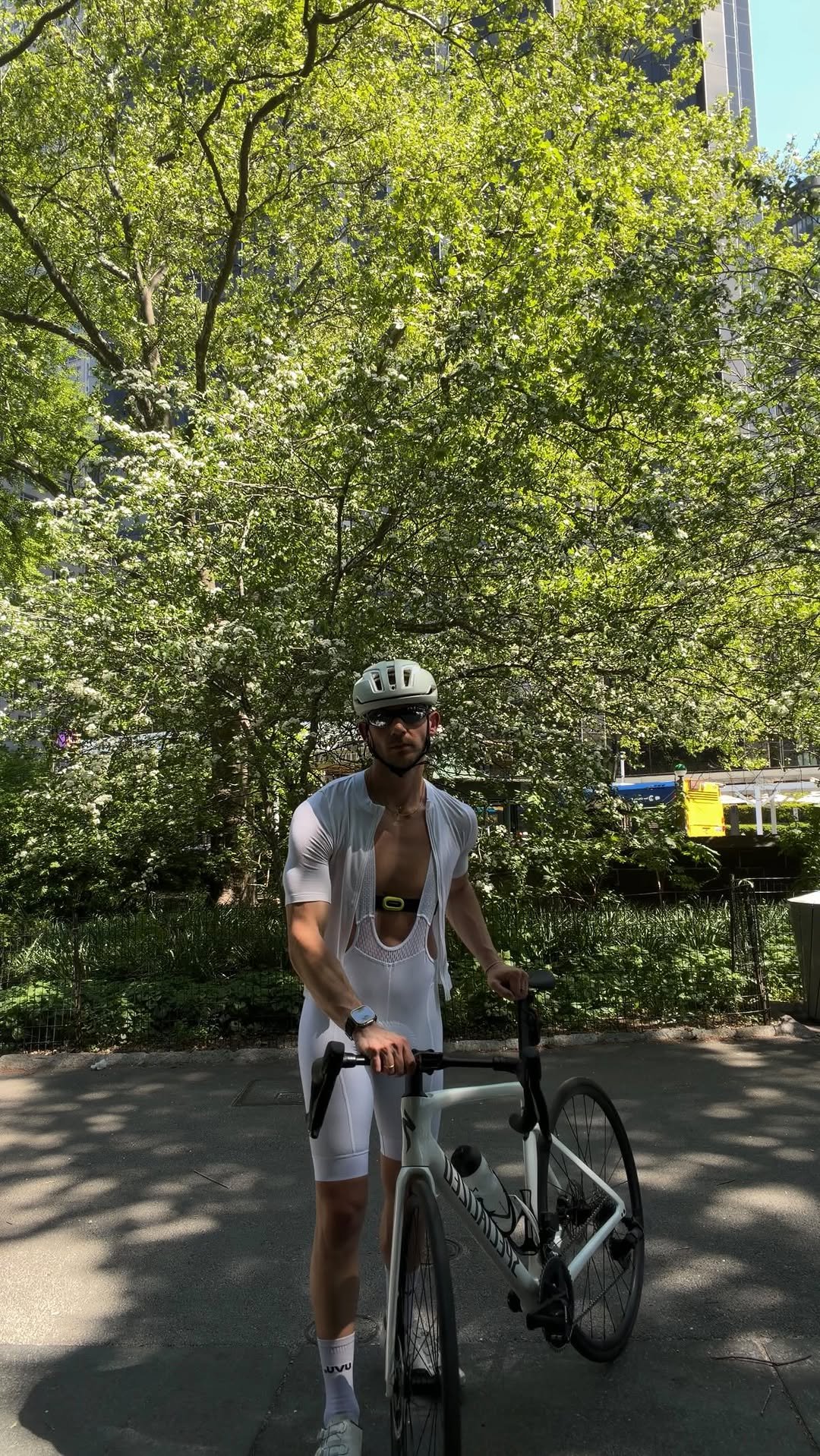 alexrosenfitness 게시물 이미지: spring cycling kit⚪️

-

#pasnormalstudios...