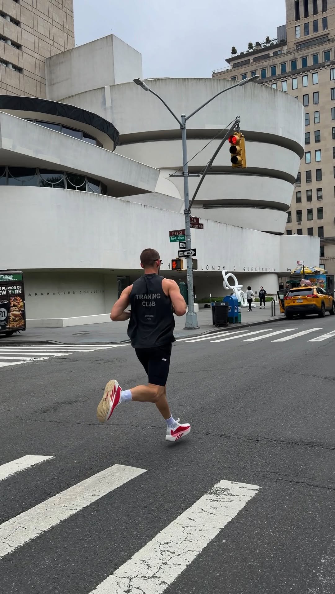 alexrosenfitness 게시물 이미지: museum miles🪽

empty early morning mdw streets...