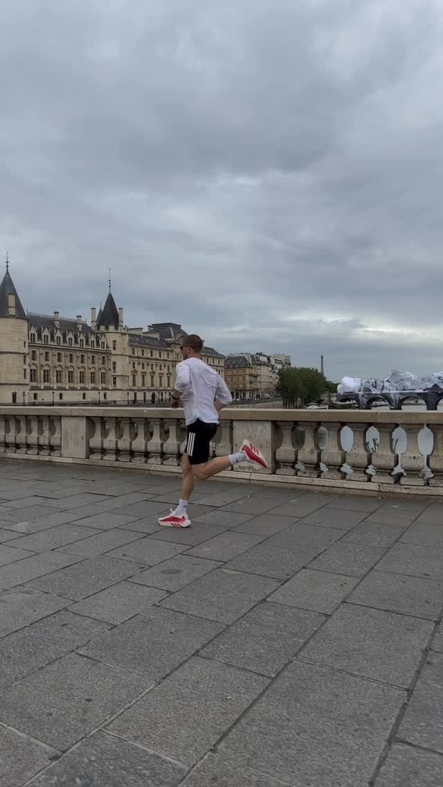 alexrosenfitness 게시물 이미지: early morning miles on the seine🪽

-
🎥...