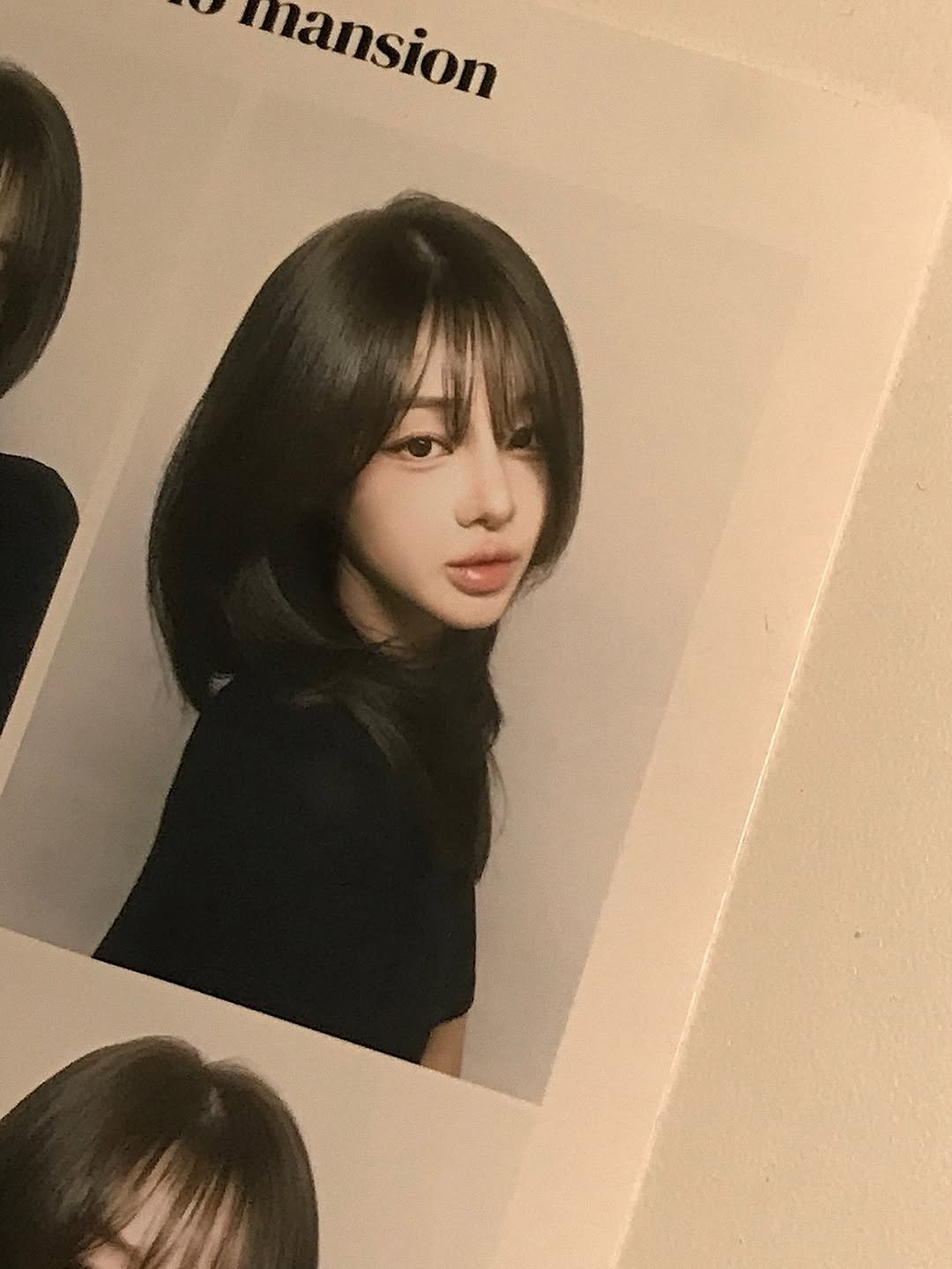 Photo by 다영 ALLZEROK on December 14, 2025. May be an image of one or more people, bangs and text that says 'mansion'.