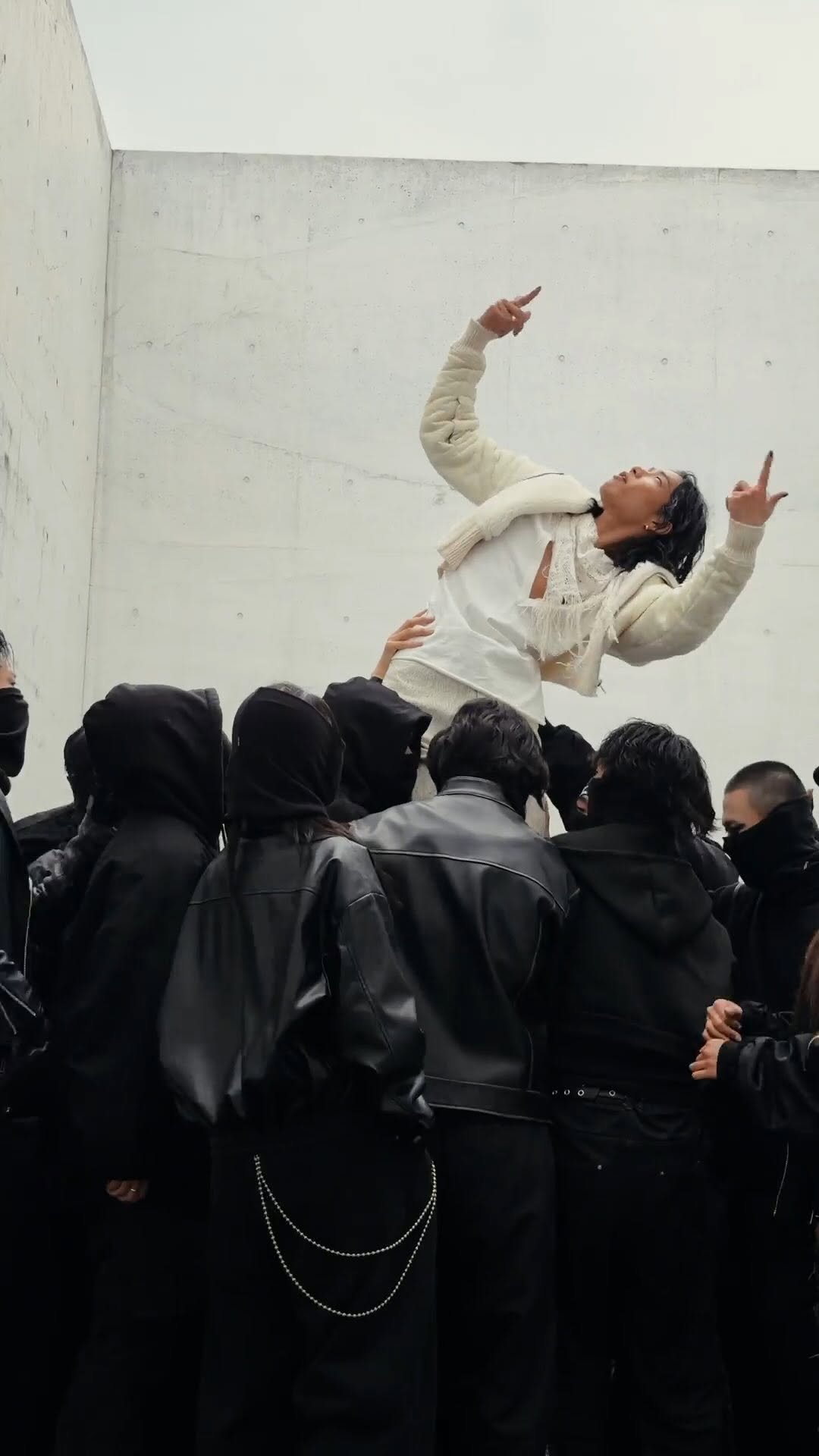 allday_project 게시물 이미지: 내 바진 세겹인데 다 따라해

#ALLDAYPROJECT #ADP...