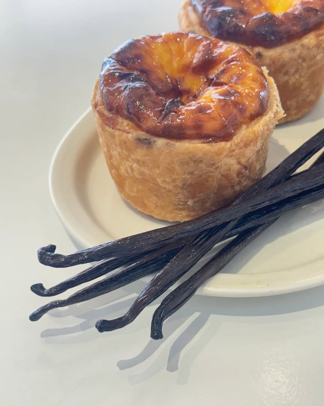 Photo by 올데이바닐라빈🌱 on November 12, 2025. May be an image of tart, hand pie, pie and text.