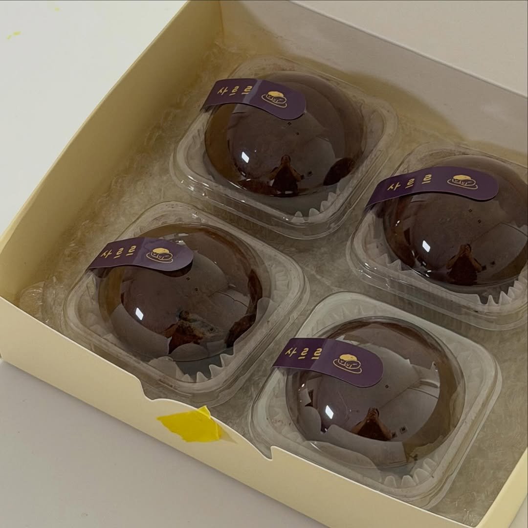 Photo shared by 올데이바닐라빈🌱 on December 19, 2025 tagging @sarr_bakeshop. May be an image of coconut macaroon, truffle and text.