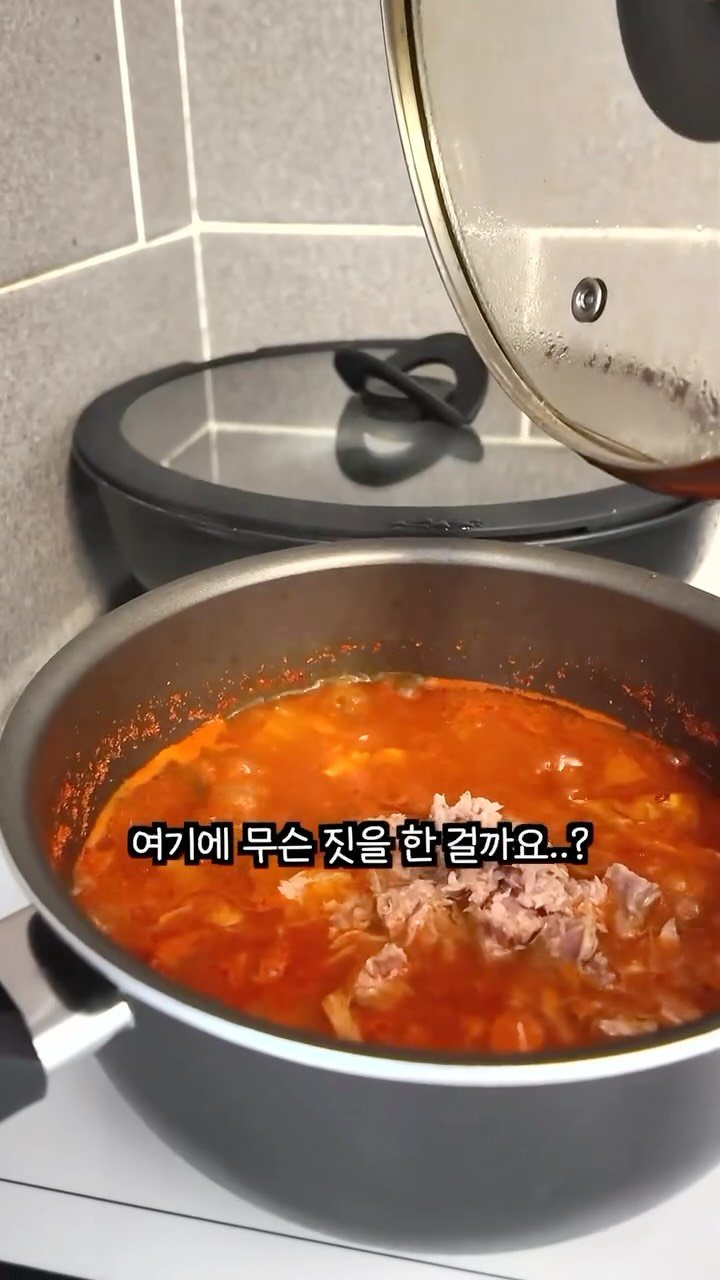 alllunch86 게시물 이미지: [참치김치볶음면]
1. 컵라면을 준비한다. (전자레인지 사용 가능한 용기)
2....